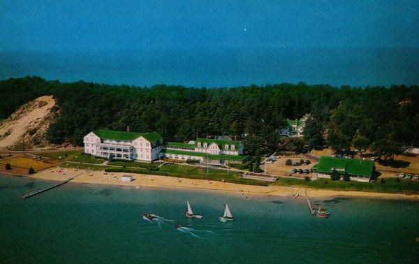 Portage Point Resort (Portage Point Inn) - Vintage Postcard